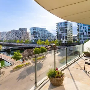 Lejlighed Lys 3 Vaerelses Med 26 M2 Sydvendt Altan, Århus